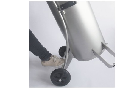 Häussler Transportwagen Pelletgrill 1/304024 beim Wegfahren